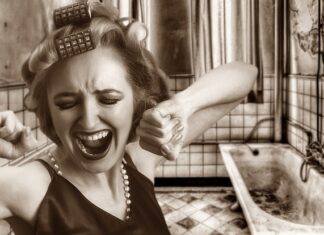 Jakie półki przy wannie?