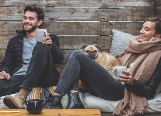 W czym przechowywać ubrania bez szafy?