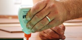 Co lepsze lakier czy laminat?