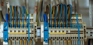 Do jakiego bezpiecznika podłączyć kamerę?