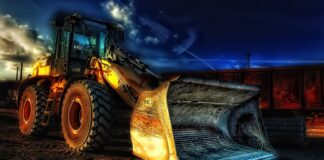 Jak wyjąć zapieczony sworzeń w koparce?